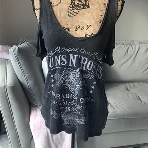 Rock & Republic Black Graphic cold shoulder Tshirt.